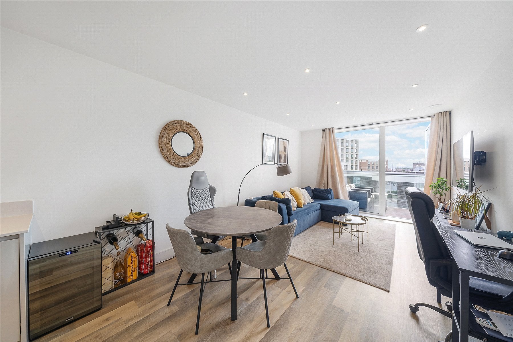 Flat Bridges Court in Greater London