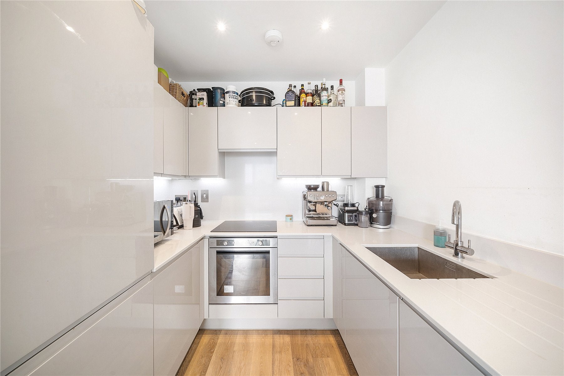 Flat Bridges Court in Greater London