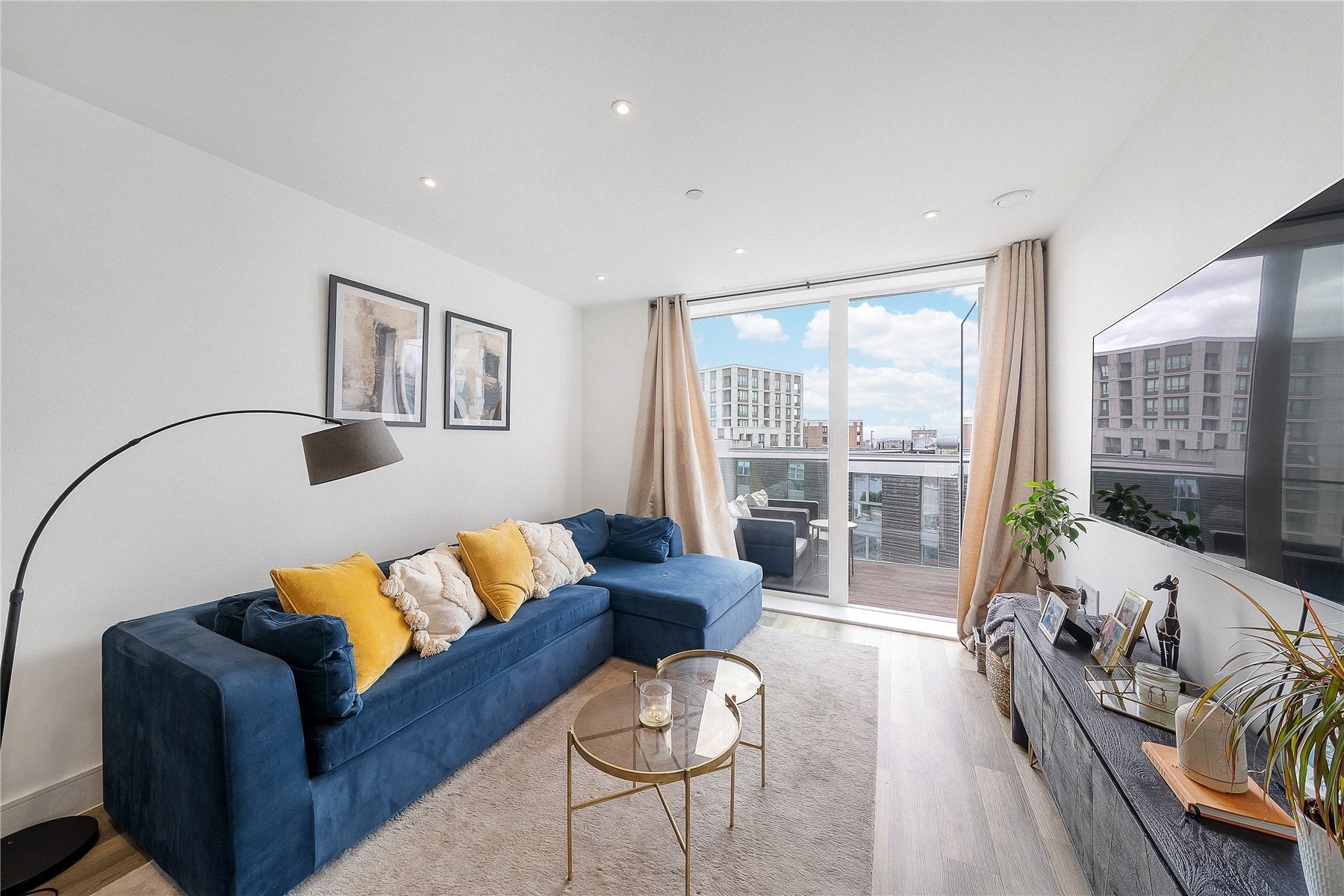 Flat Bridges Court in Greater London