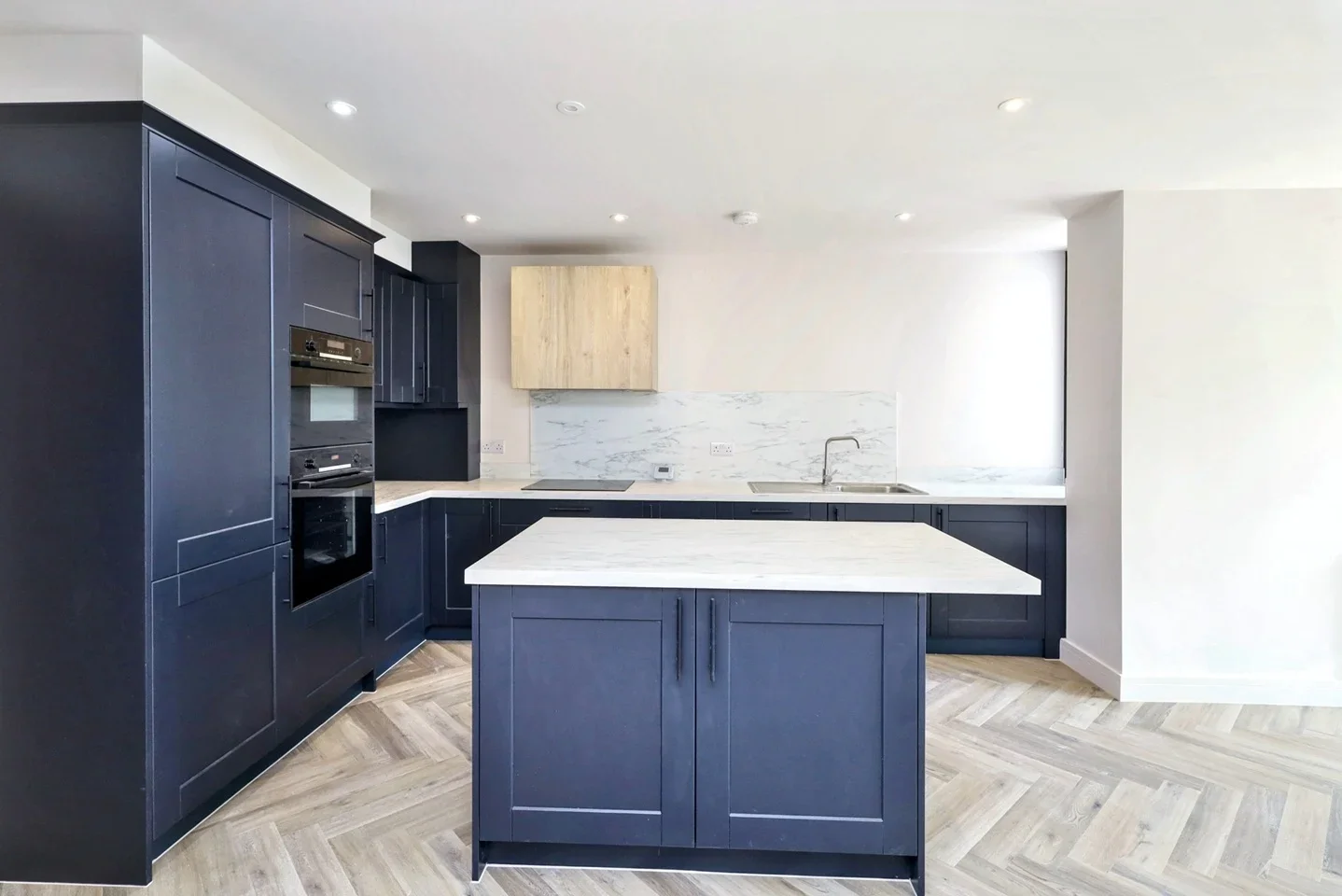 Flat Underhill Road in Greater London