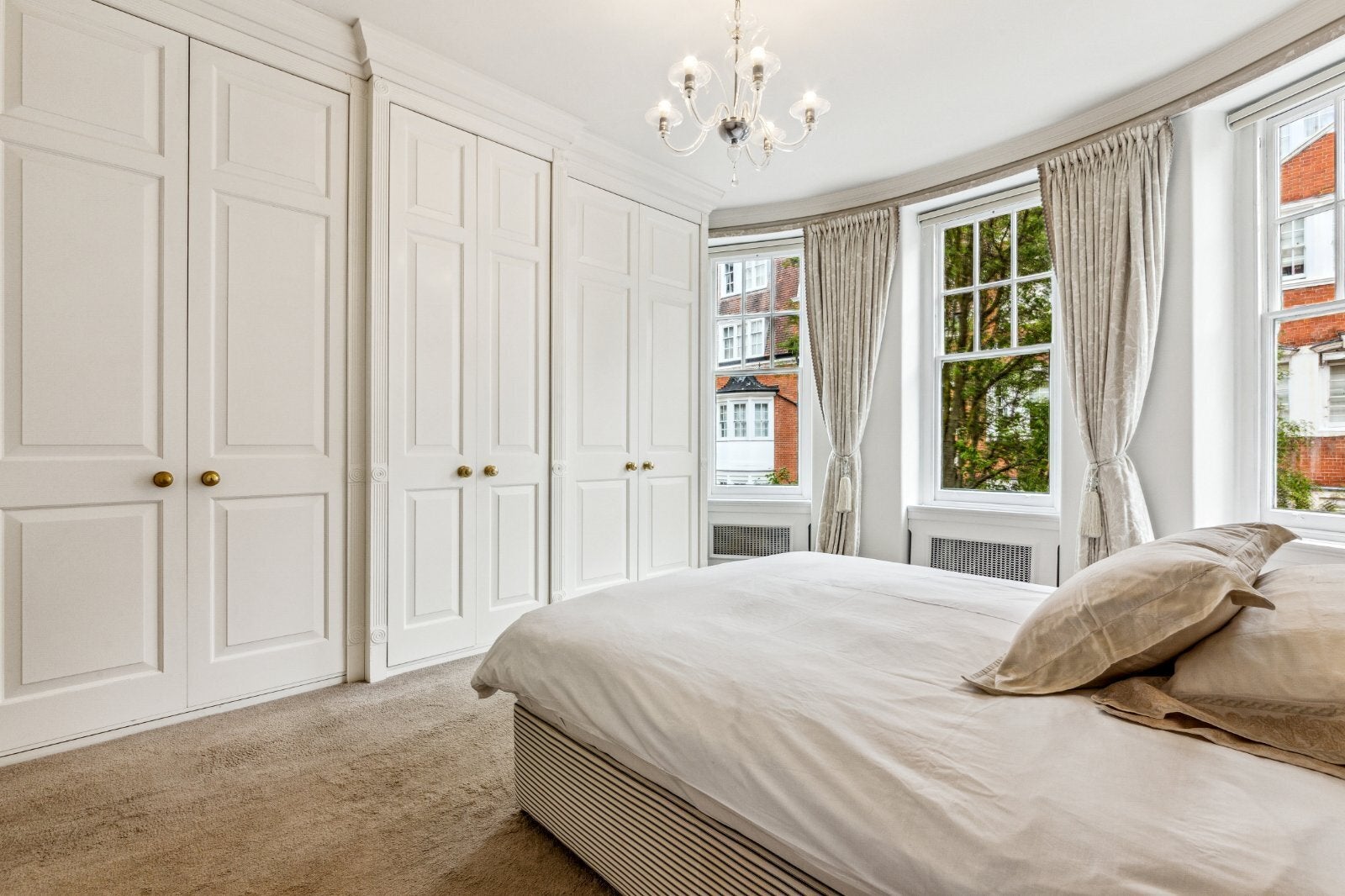 Flat Royal Hospital Road in Greater London