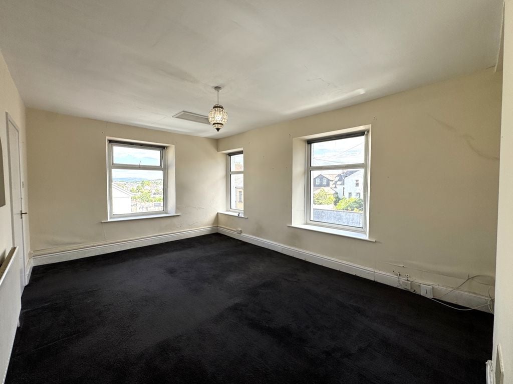 Flat St Woolos Road in Newport