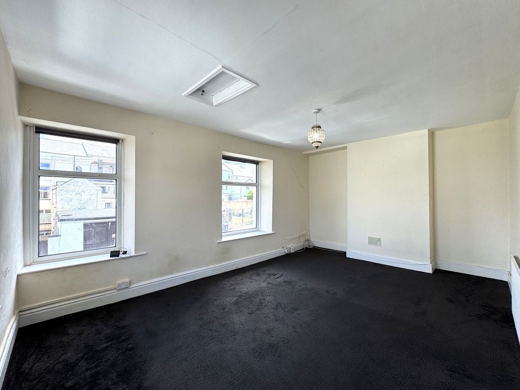 Flat St Woolos Road in Newport