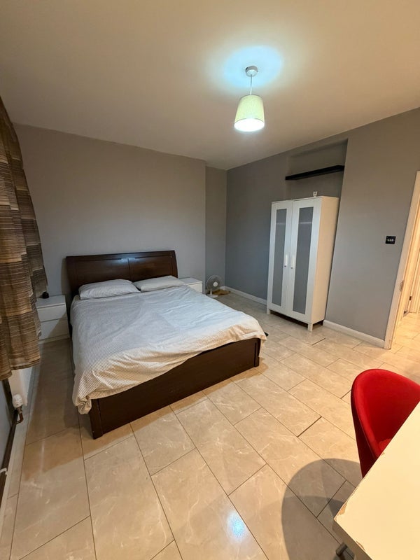 Room Solander Gardens in Greater London