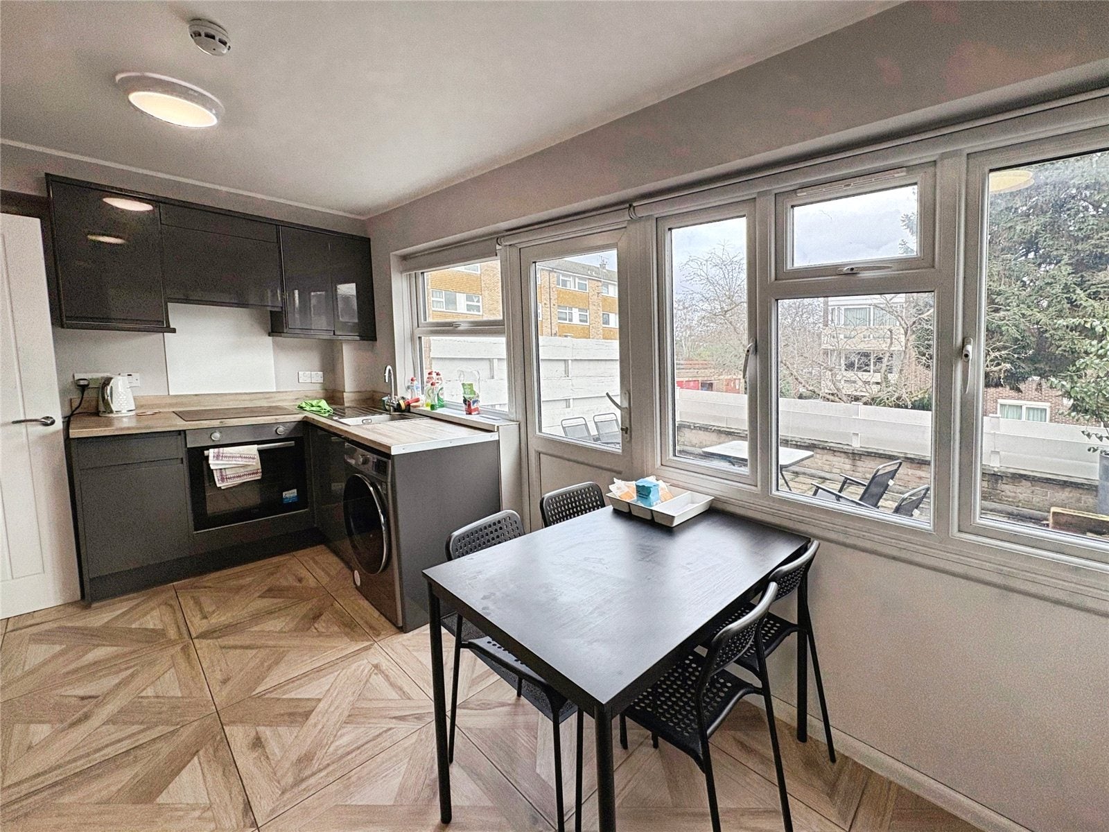 Room Fairview Close in Woking