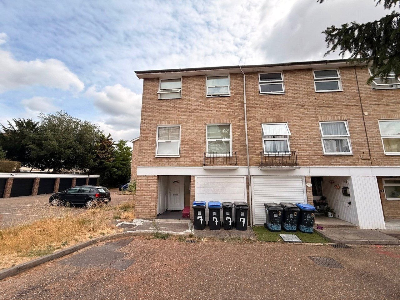 Room Fairview Close in Woking