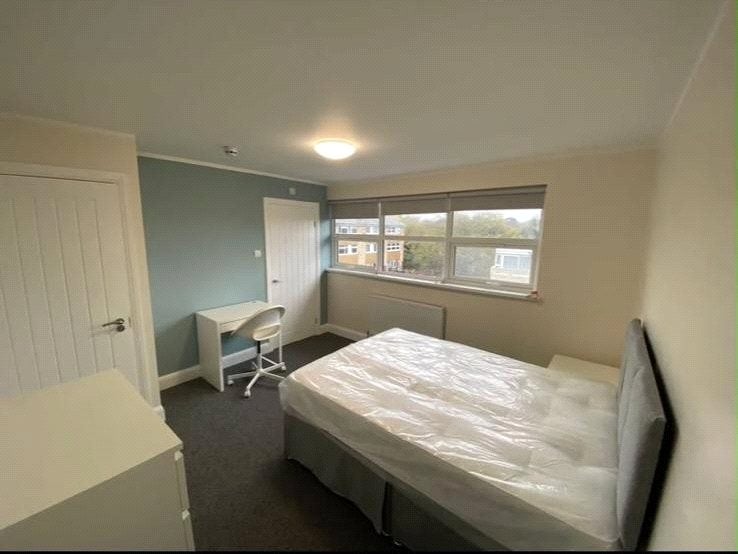 Room Fairview Close in Woking