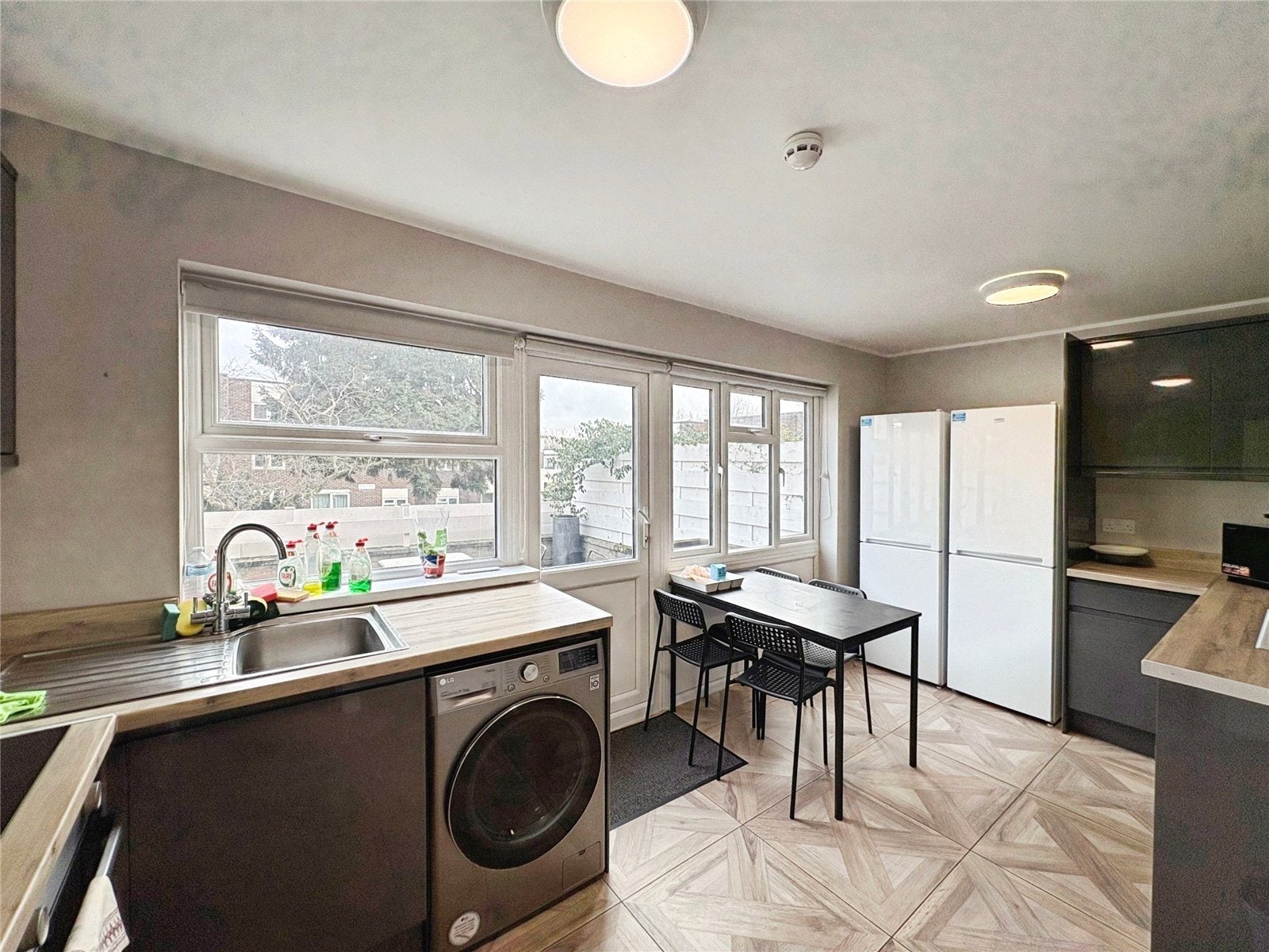 Room Fairview Close in Woking