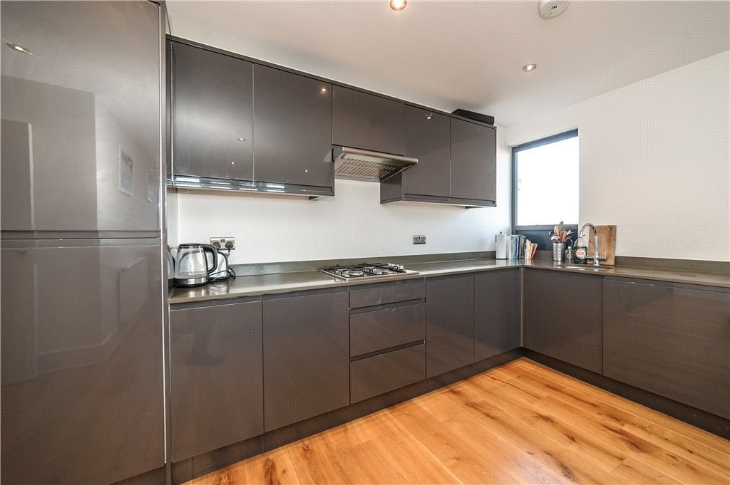 Flat Leigham Court Road in Greater London