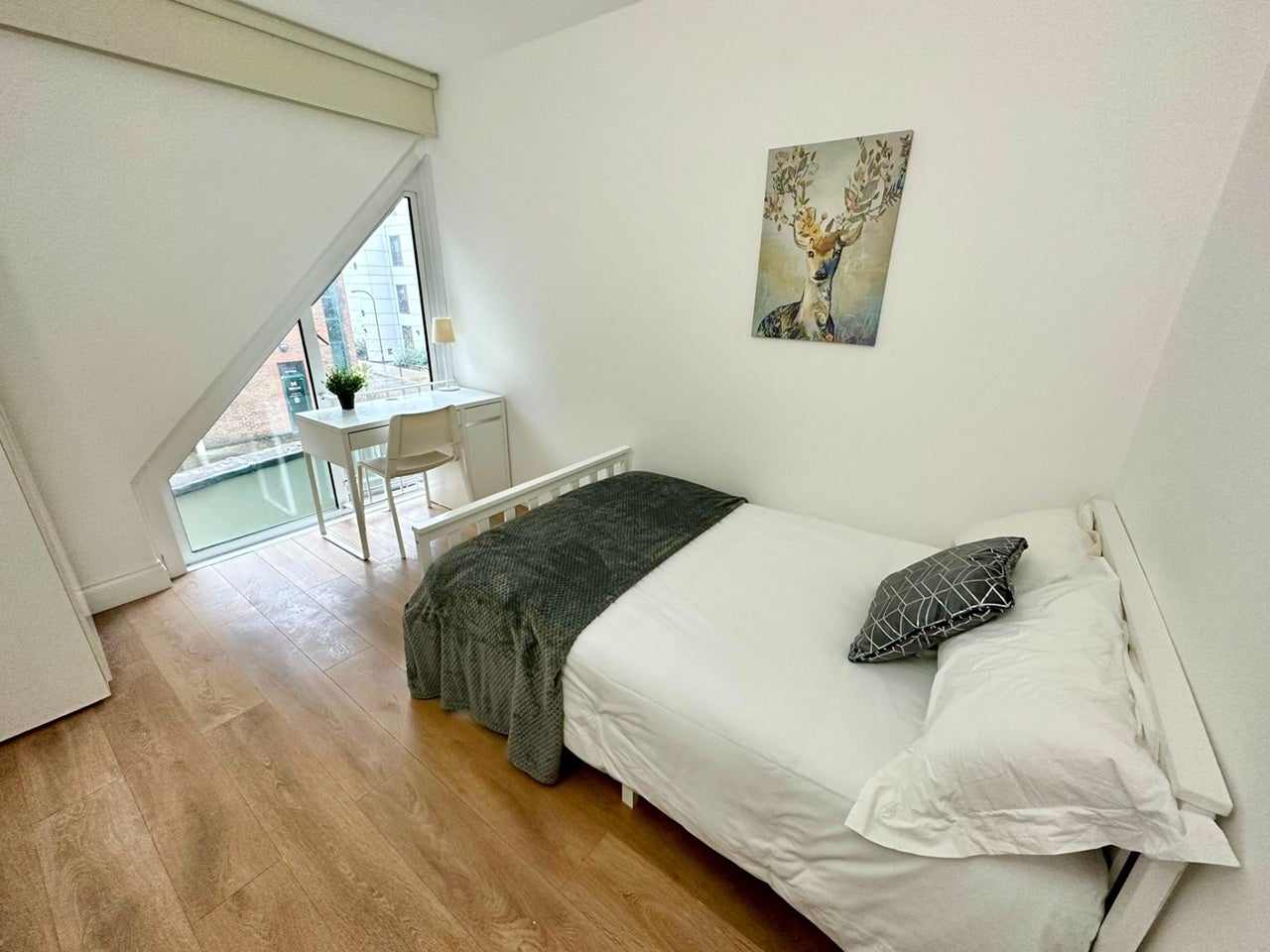 Room Selsdon Way in Greater London