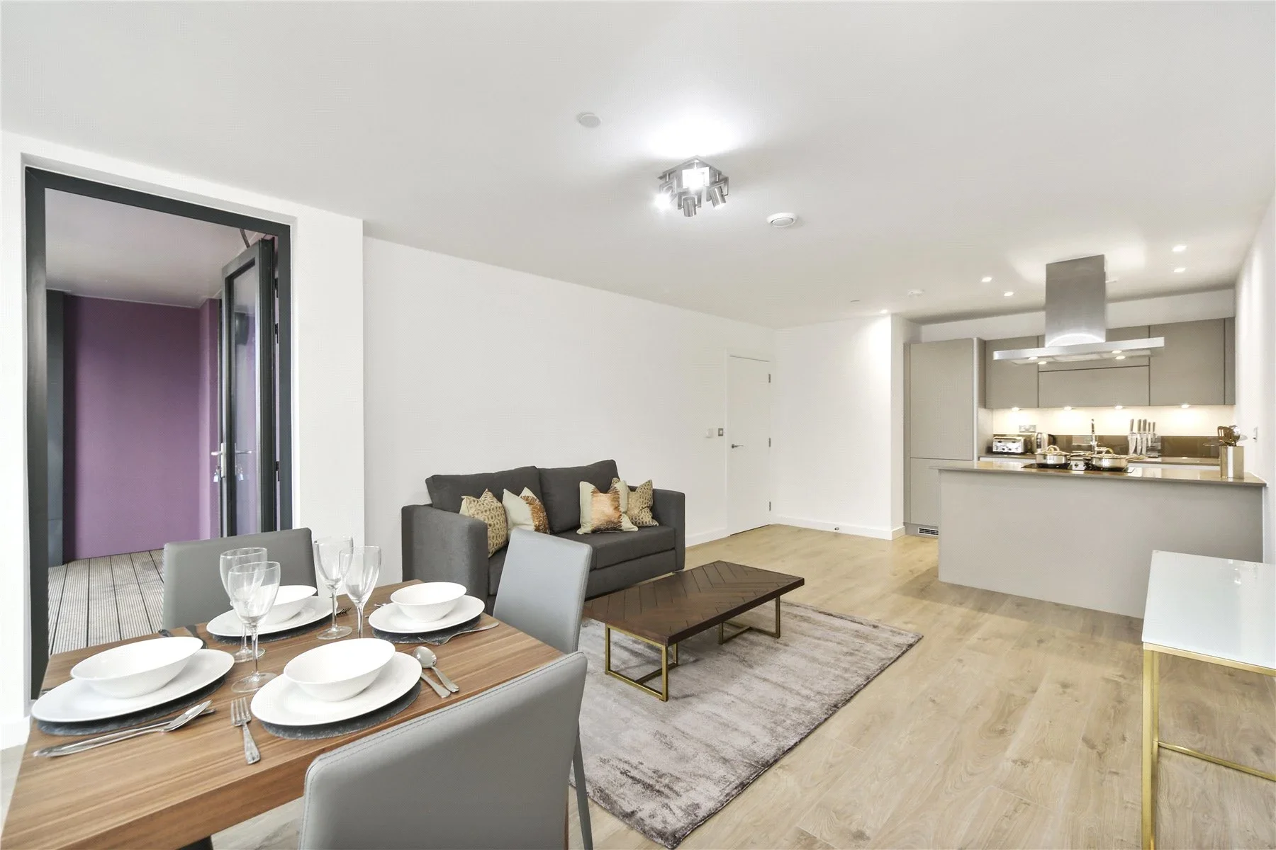 Flat Williamsburg Plaza in Greater London