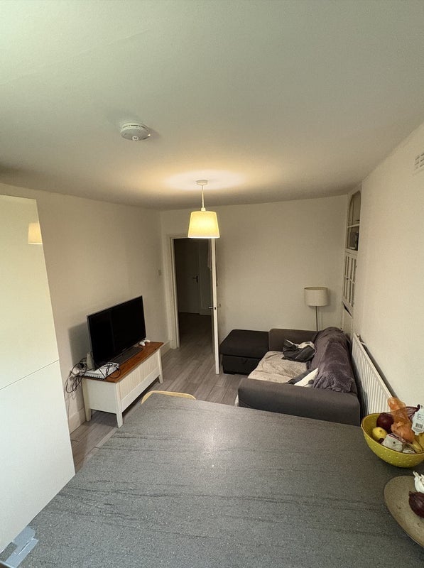 Room Acre Lane in Greater London