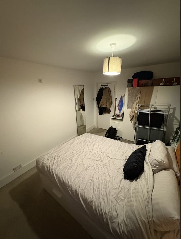 Room Acre Lane in Greater London