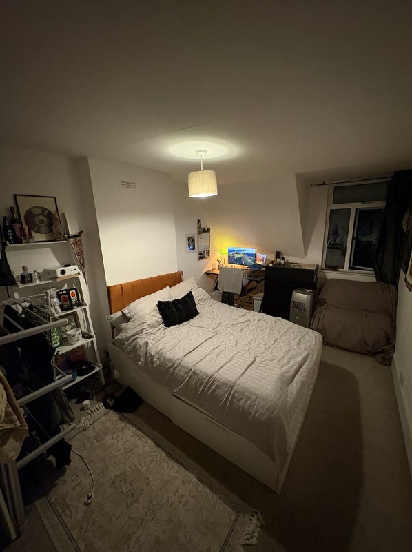 Room Acre Lane in Greater London