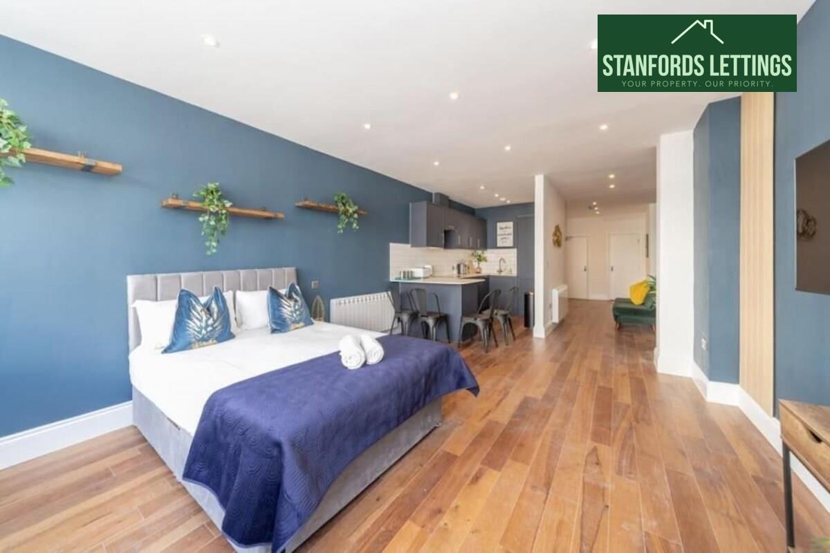 Flat Cannon Place in Brighton