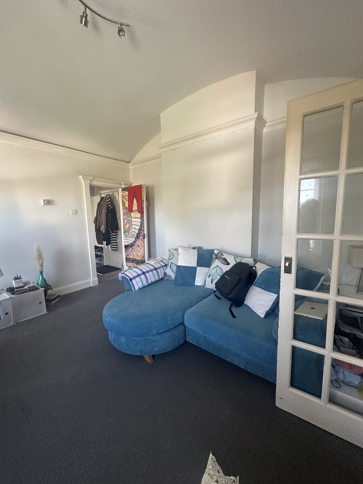 Flat Kenton Road in Greater London