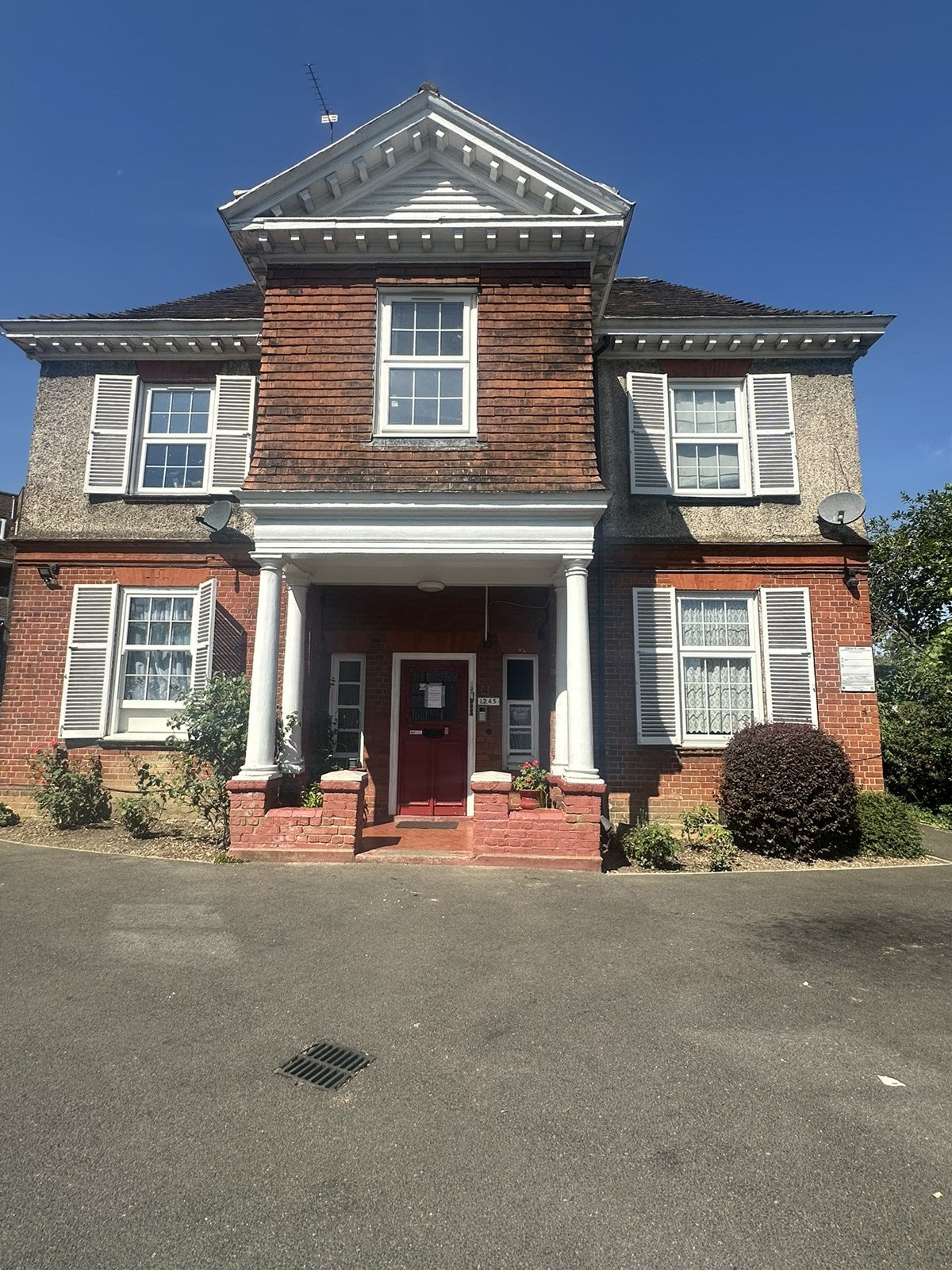 Flat Kenton Road in Greater London