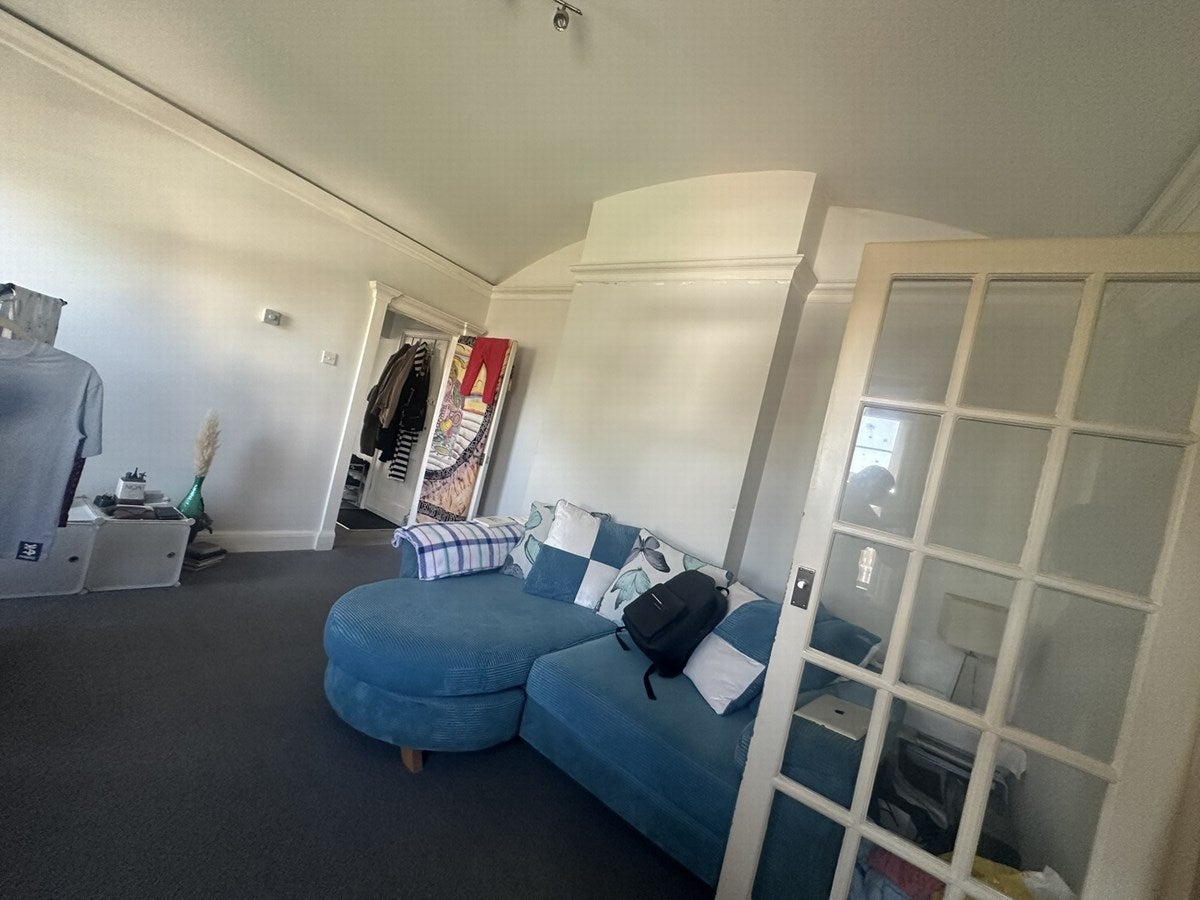 Flat Kenton Road in Greater London