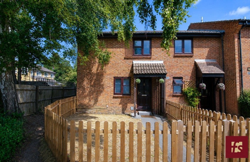 House Chisbury Close in Winkfield
