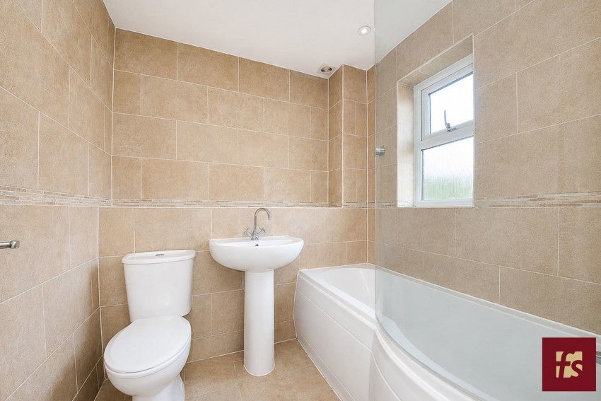 House Chisbury Close in Winkfield