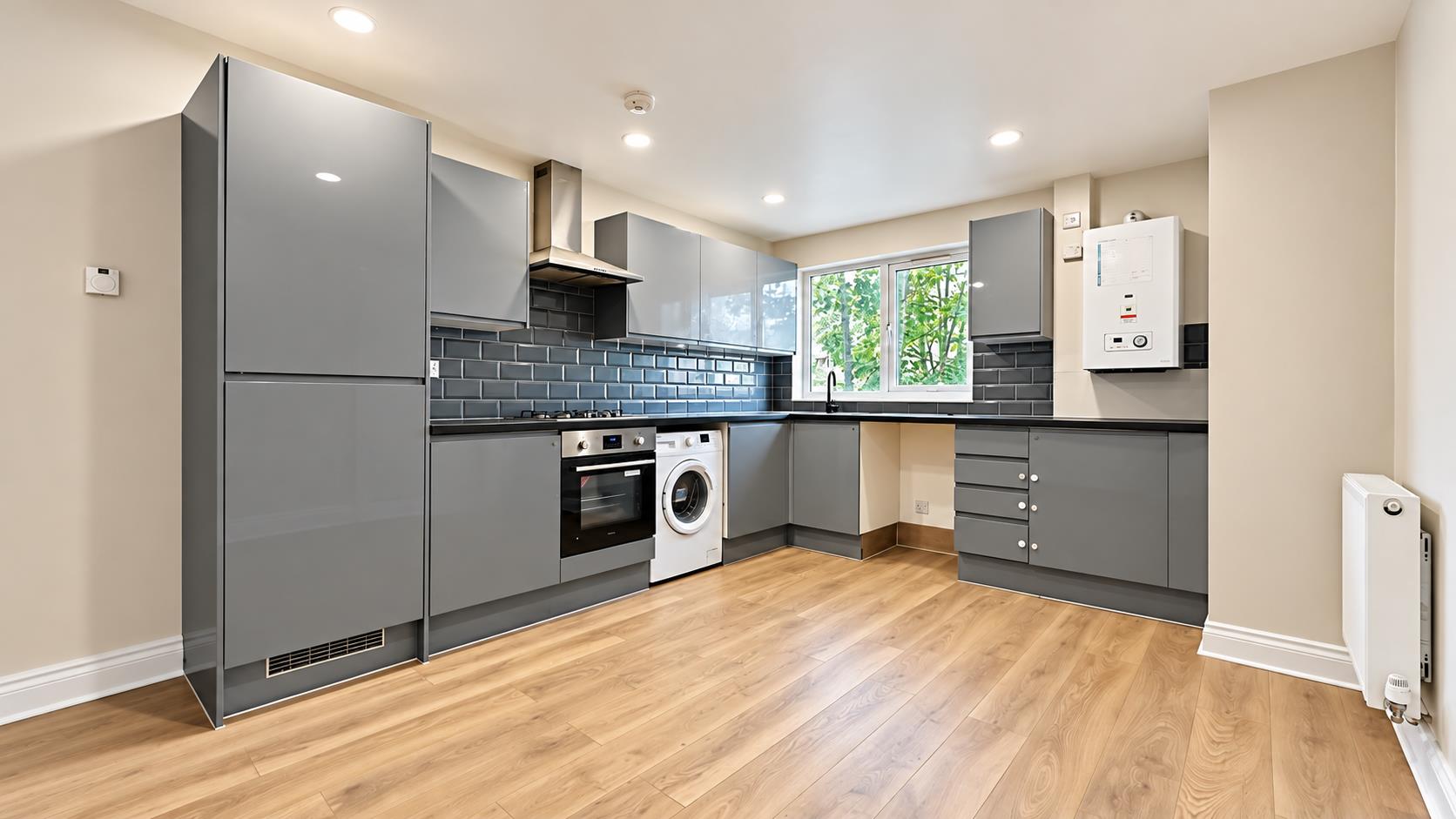 Flat Tenterden Road in Greater London