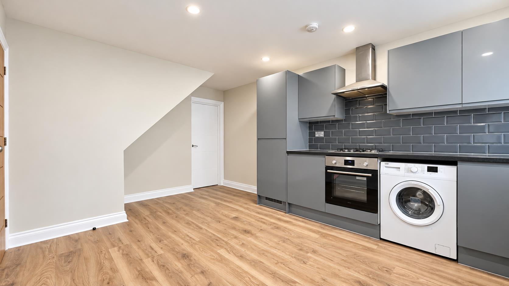 Flat Tenterden Road in Greater London