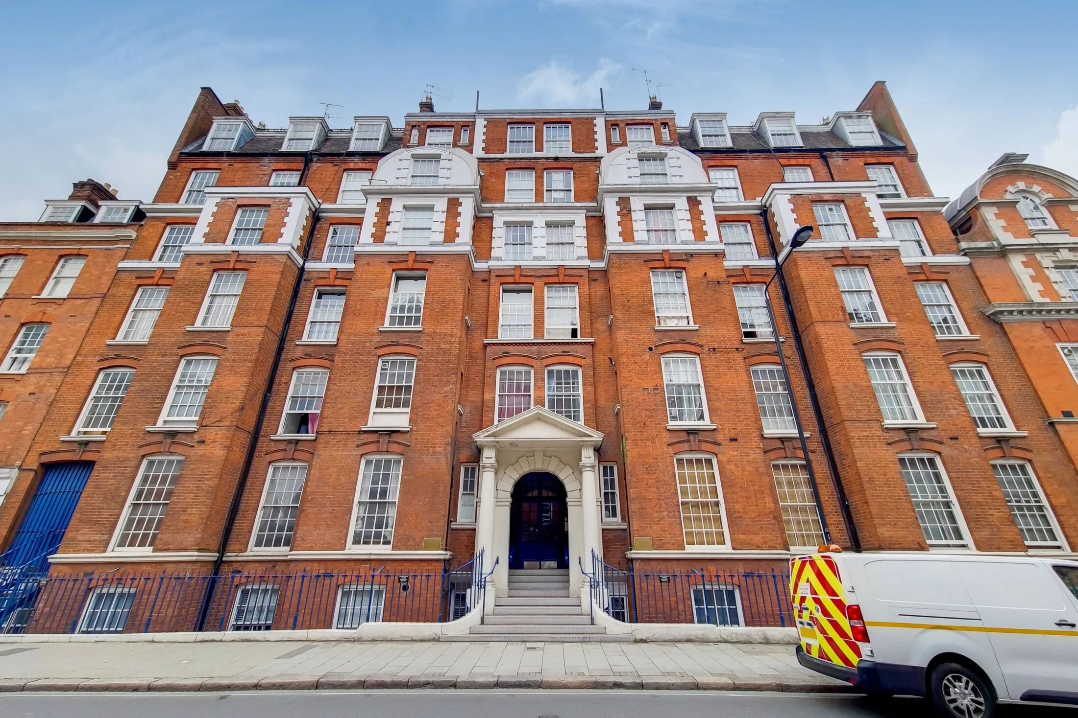 Flat Hunter Street in Greater London