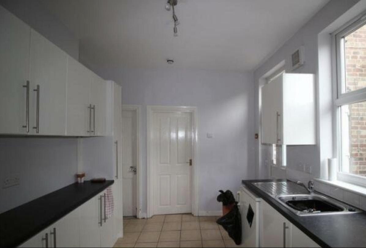 Room Radcliffe Road in Nottingham