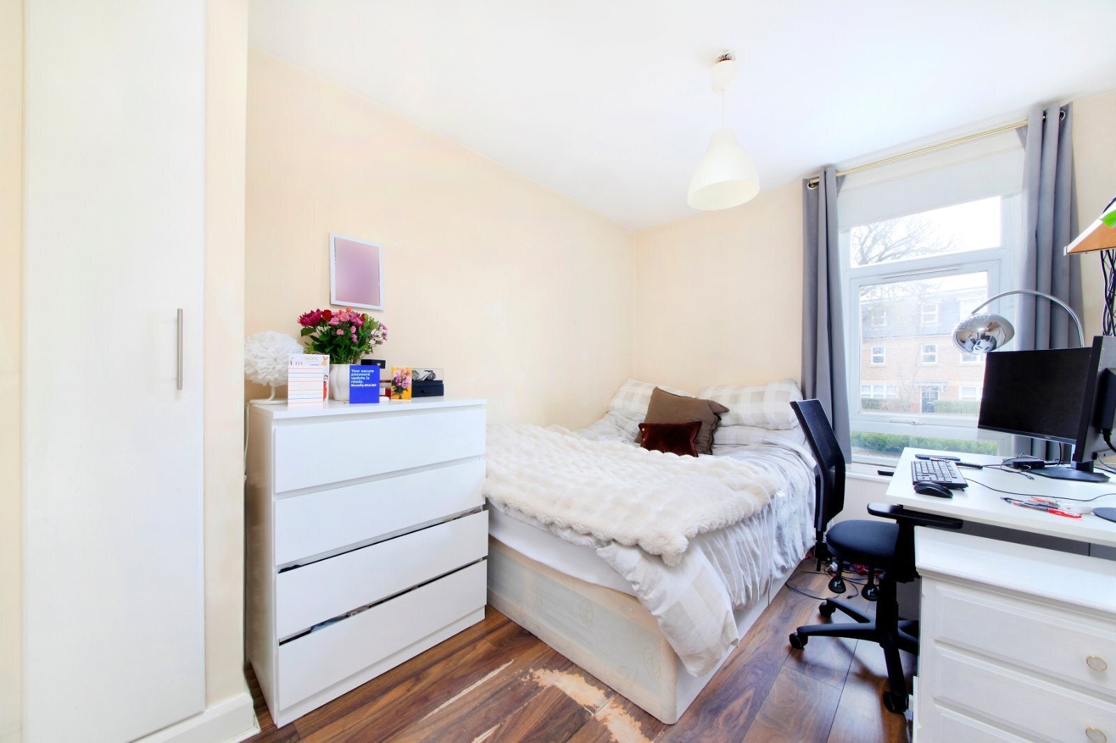 Flat Ouseley Road in Greater London