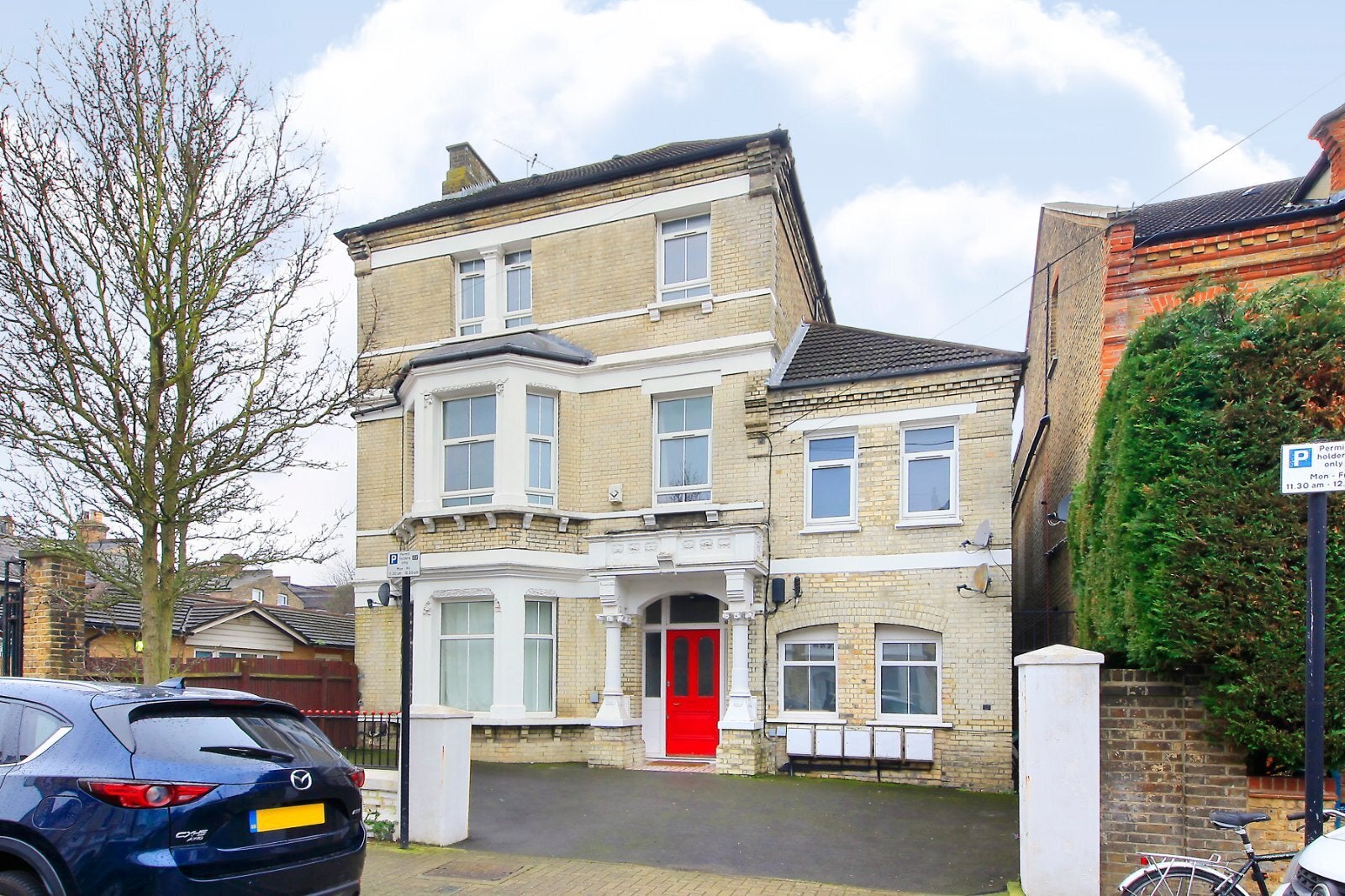 Flat Ouseley Road in Greater London