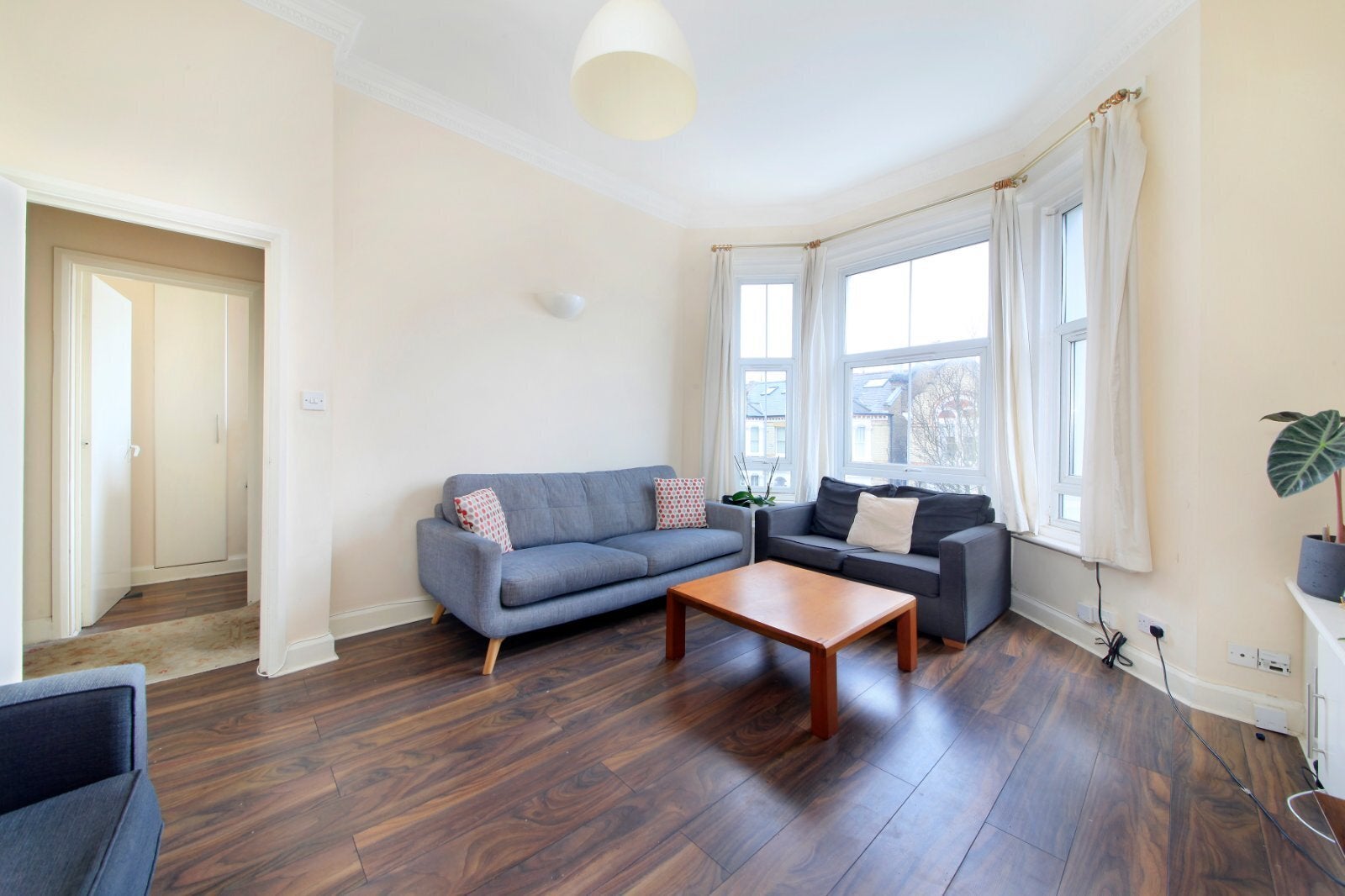 Flat Ouseley Road in Greater London