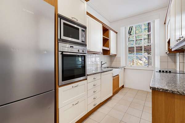Flat Old Brompton Road in Greater London