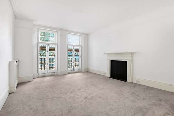 Flat Old Brompton Road in Greater London