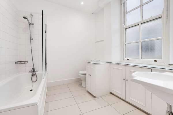 Flat Old Brompton Road in Greater London