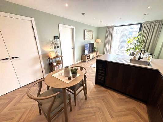 Flat James Watt Queensway in Birmingham