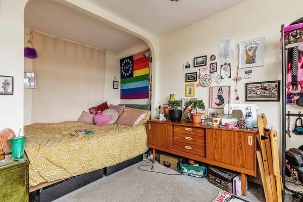 House Arthur Skemp Close in Bristol