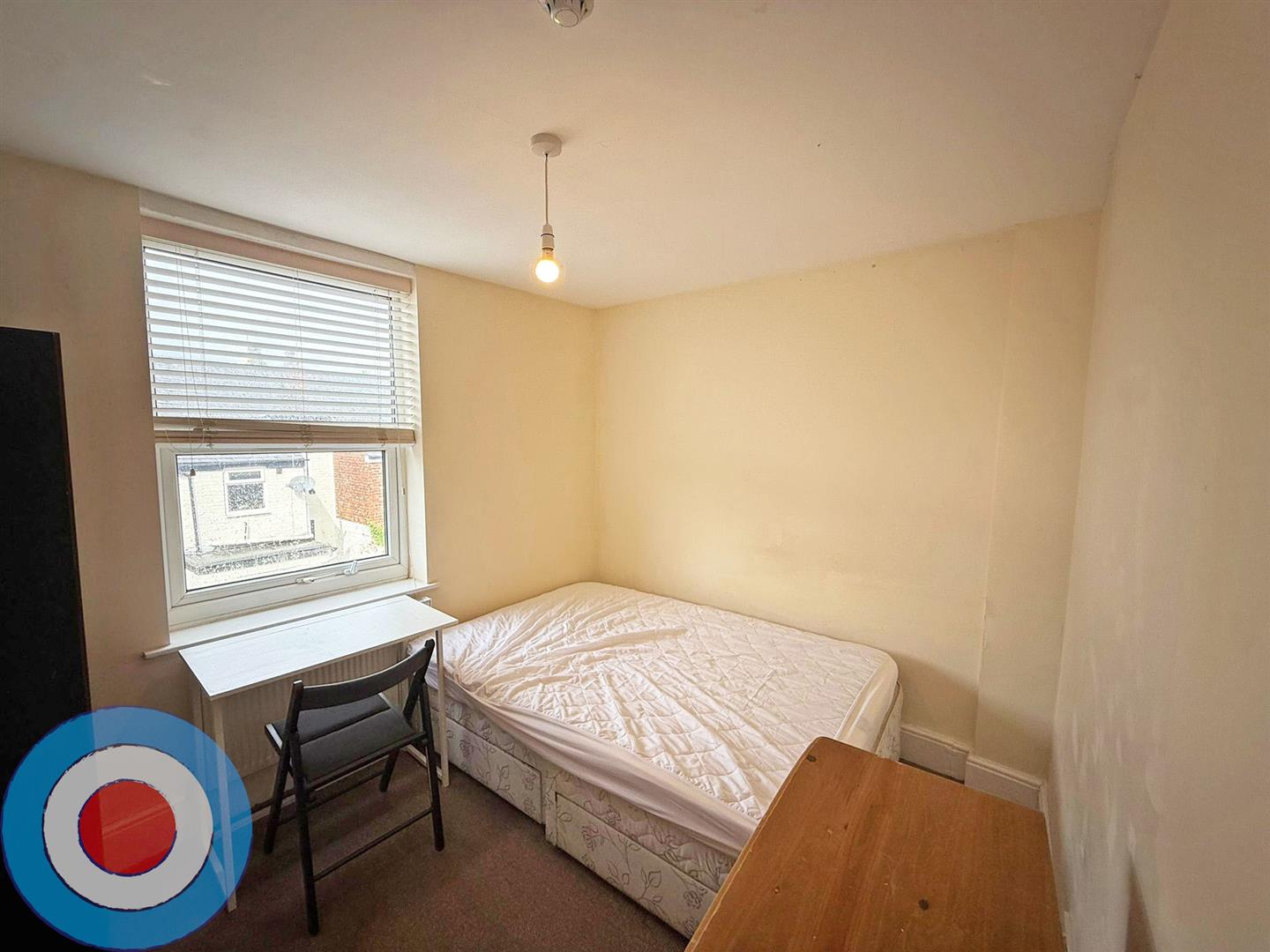 Room Talbot Road in Manchester