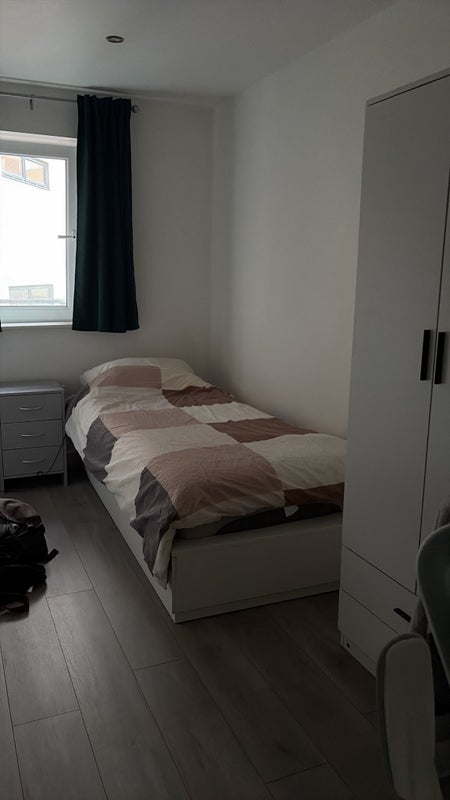 Room Scotswood Road in Newcastle upon Tyne