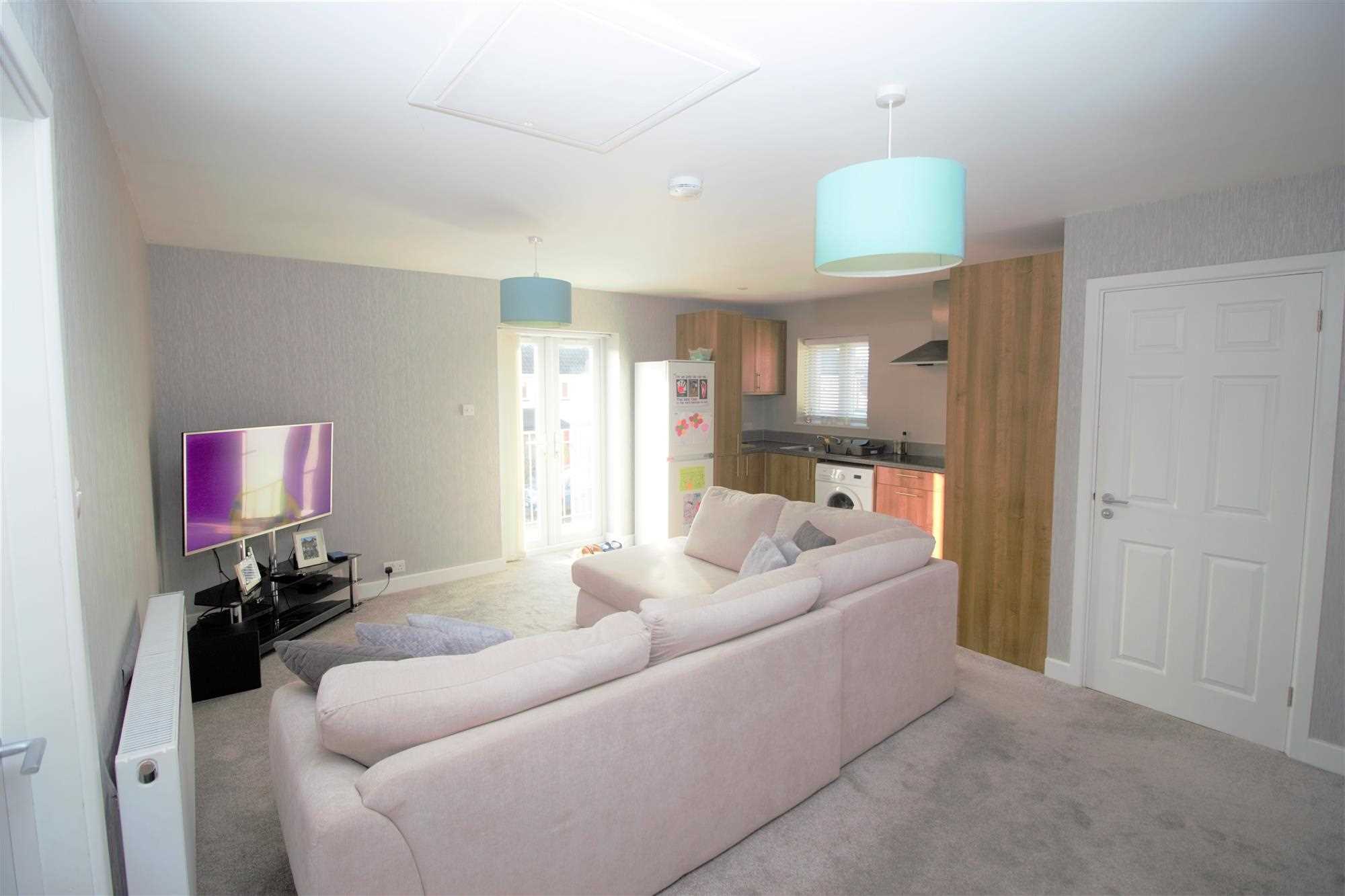 Flat Manor Road in Greater London
