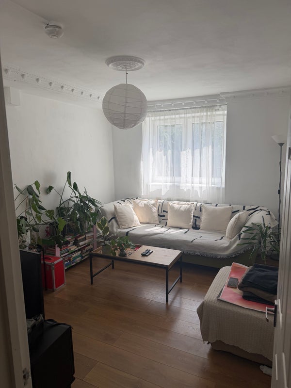 Room Ranwell Close in Greater London