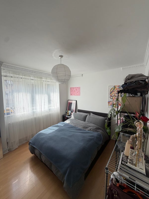 Room Ranwell Close in Greater London