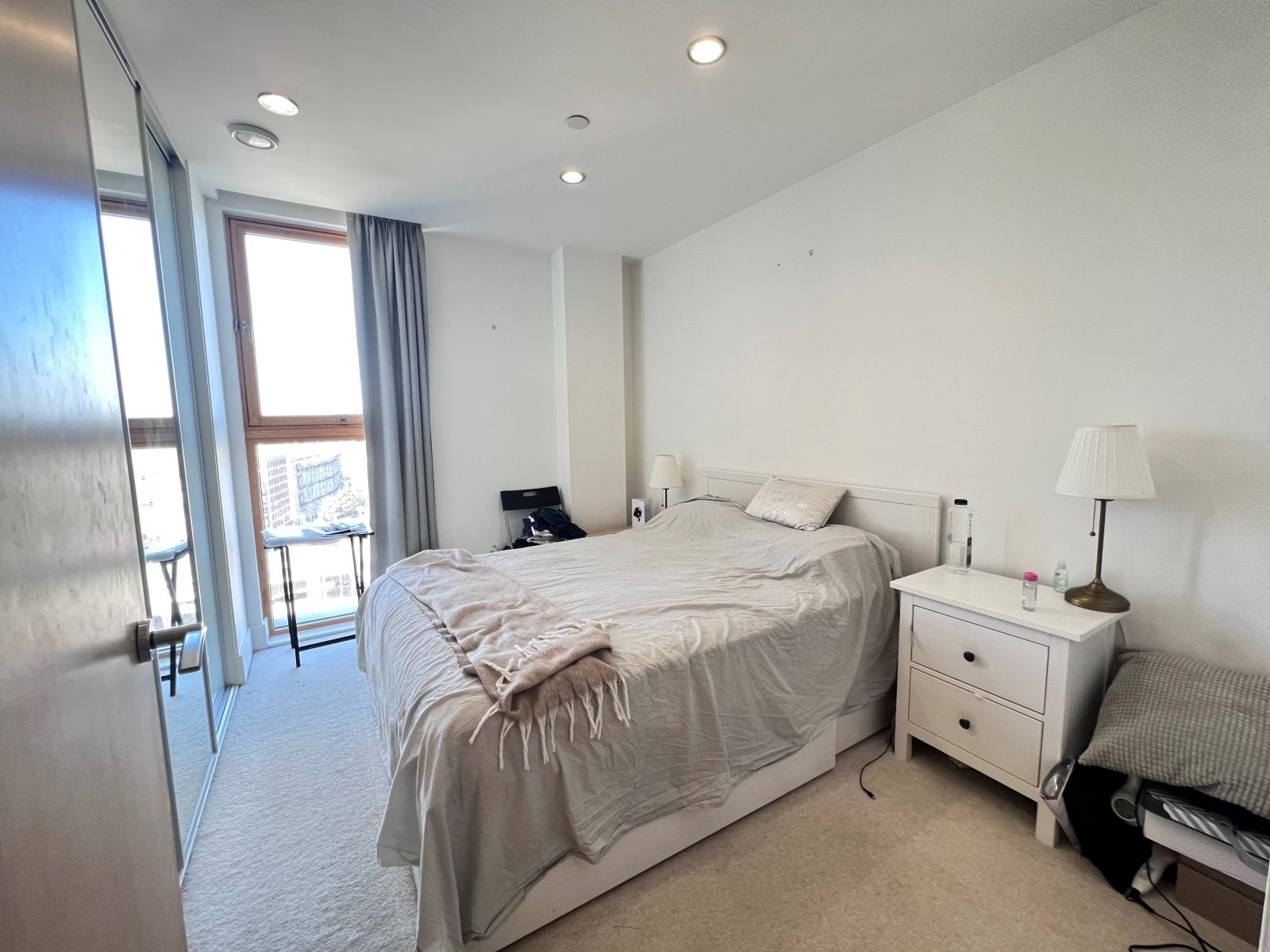 Flat Blackwall Way in Greater London