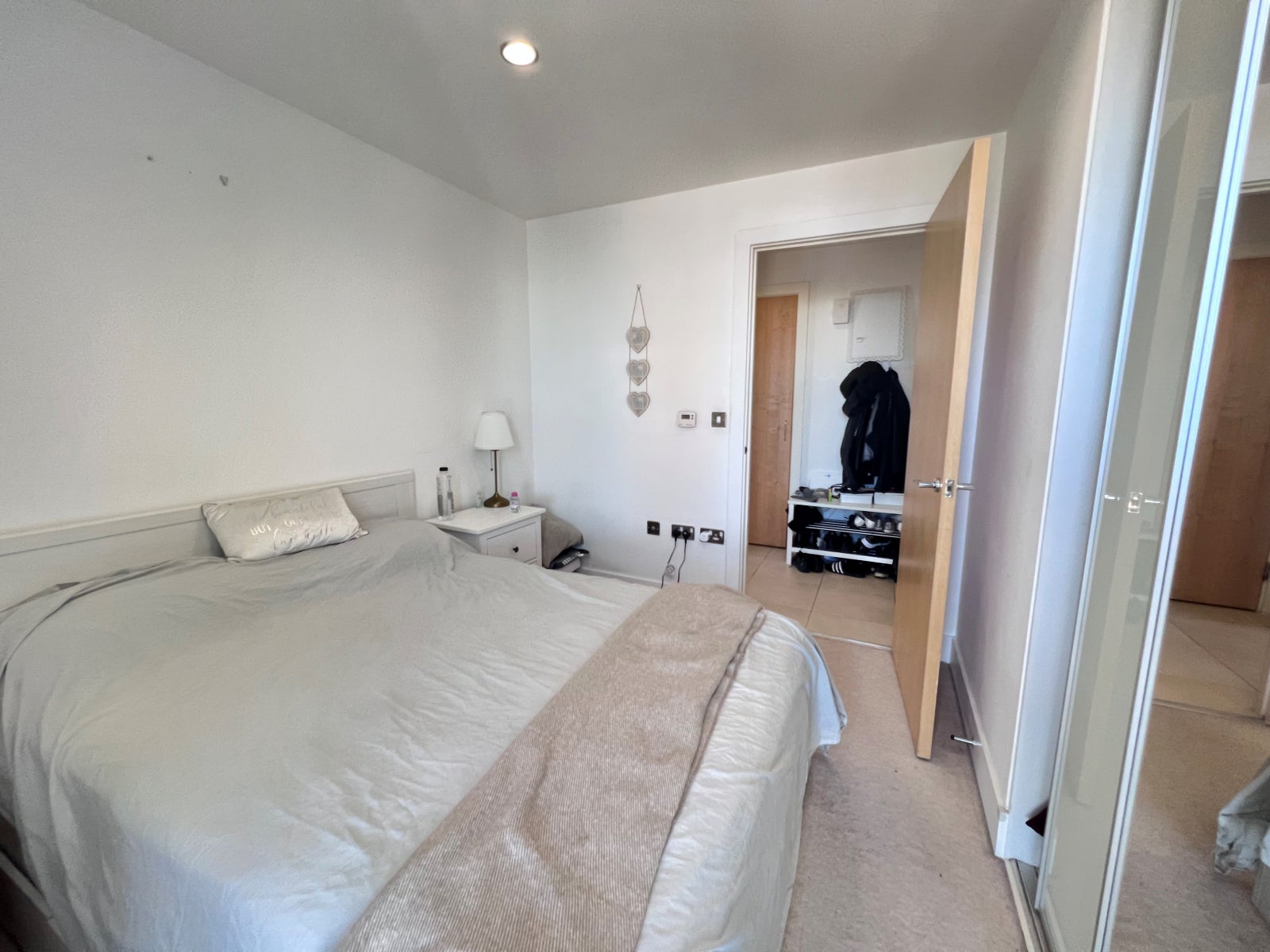 Flat Blackwall Way in Greater London