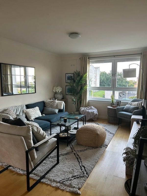 Room West Court, Ravelston House Park in City of Edinburgh