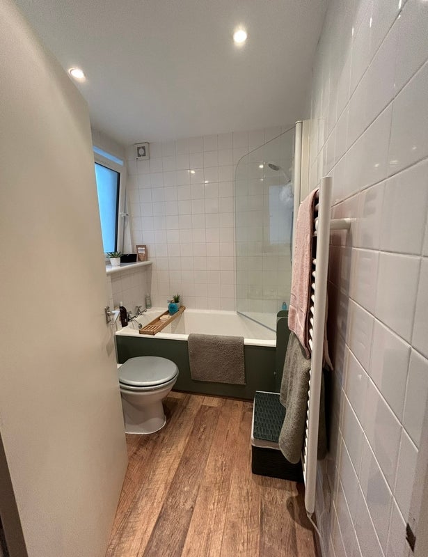 Room West Court, Ravelston House Park in City of Edinburgh