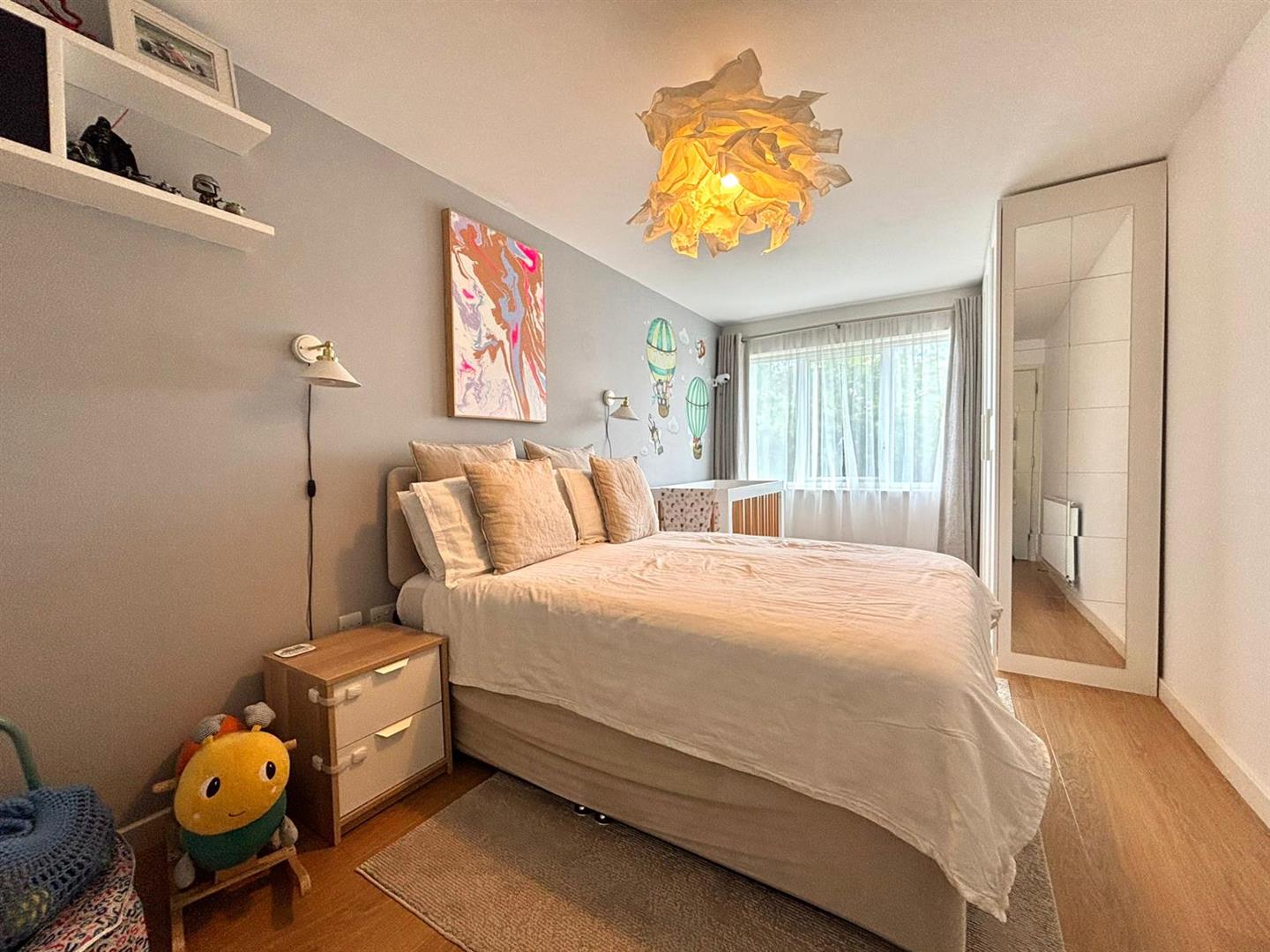 Flat Grange Road in Greater London