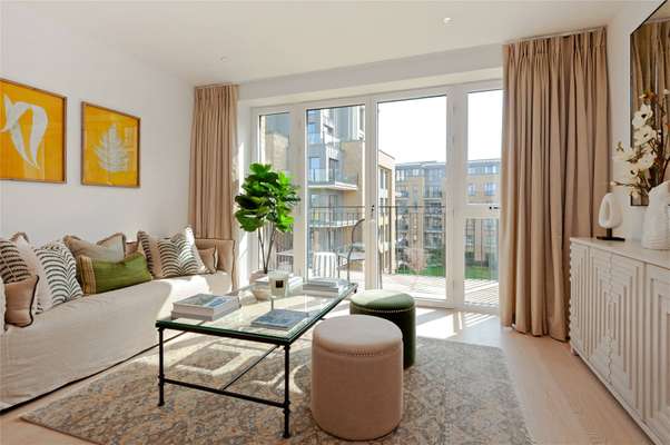 Flat Broom Road in Greater London