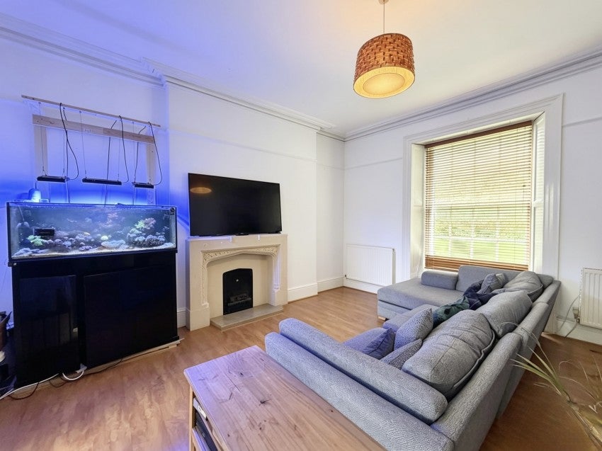 Flat Mowbray Court in Exeter