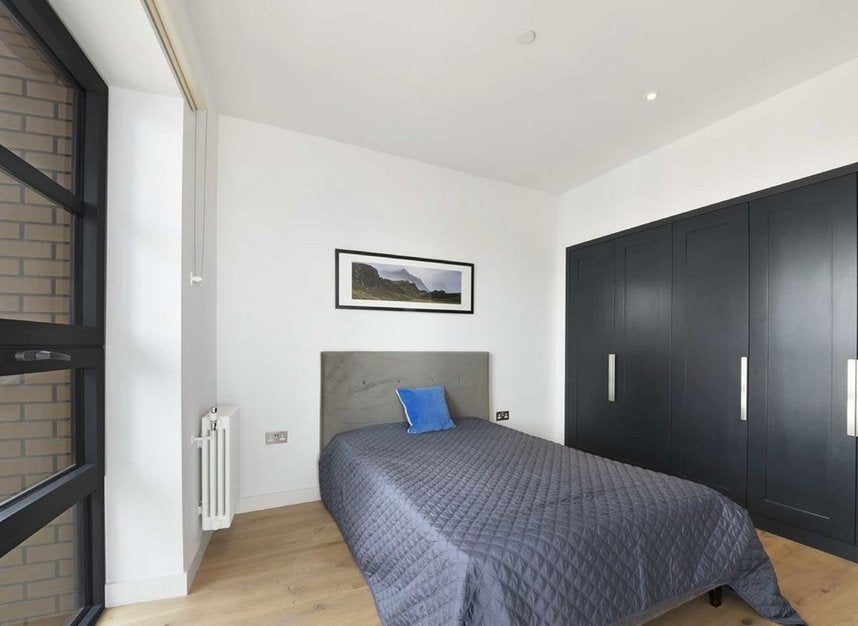 Flat Lyell Street in Greater London