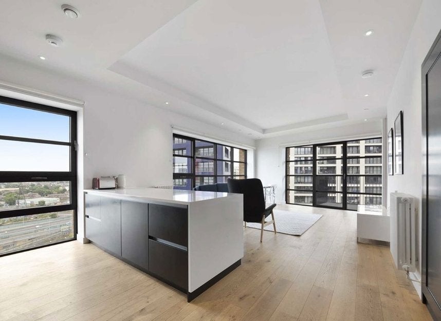 Flat Lyell Street in Greater London